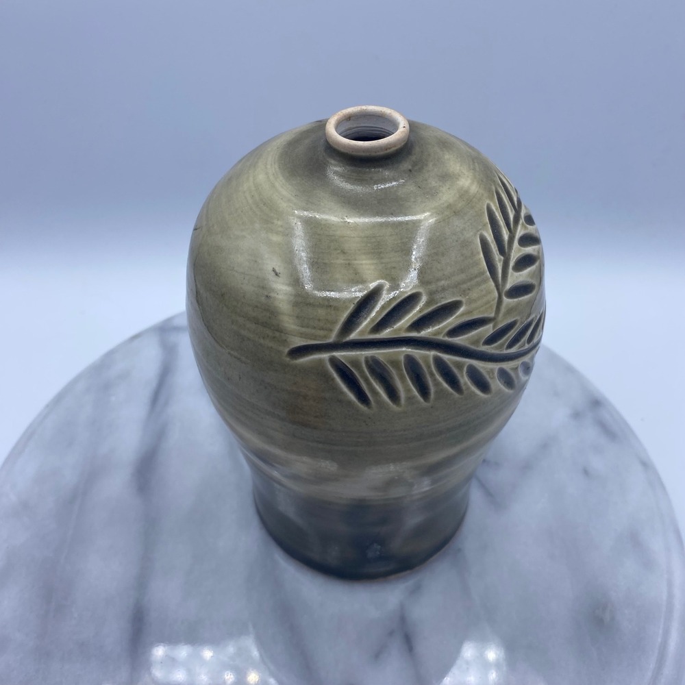 Studio Pottery Lady Fern 7in Bud Vase Green Hand Thrown Artist Signed Nature Art - Picture 5 of 11